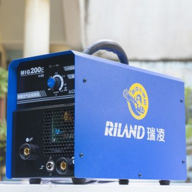 Máy hàn MIG không xài khí 1kg-5kg RILAND - MIG 200E (hàn MIG và Que) cam kết kết máy chính hãng 100% bảo hành 12 tháng