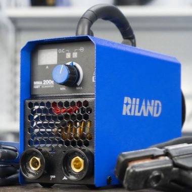 Máy hàn que mini RILAND - MMA 200E cam kết máy chính hãng 100% bảo hành 12 tháng